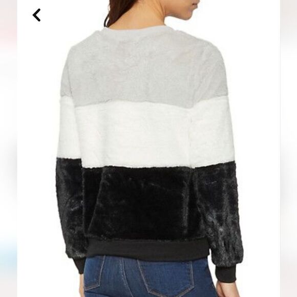 NWT Almost Famous Faux Fur Sweatshirt/Top - Picture 2 of 4